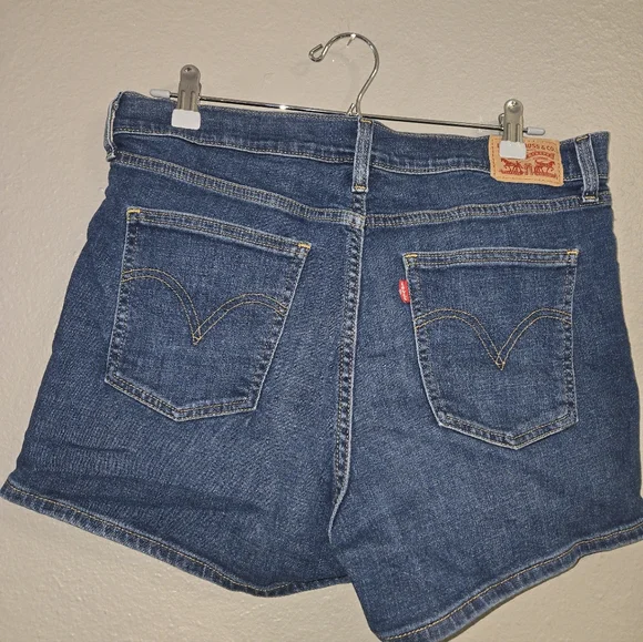 Levis Classic Jean Shorts Size 32 - Picture 6 of 16